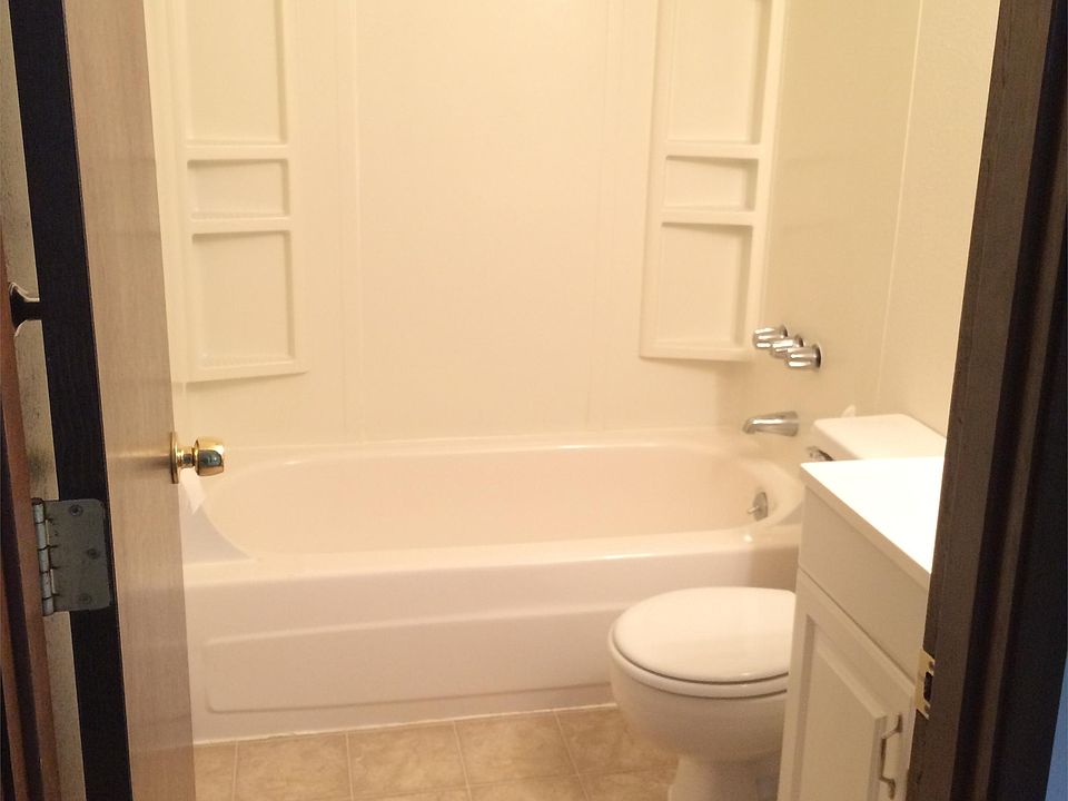 2nd image of 146 NE Conifer Blvd APT C