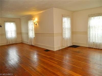 2nd image of 132 Vine St