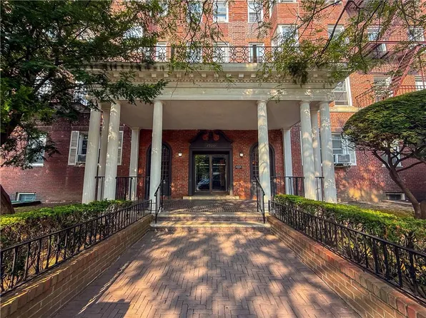 1500 Ocean Parkway image 2 of 17