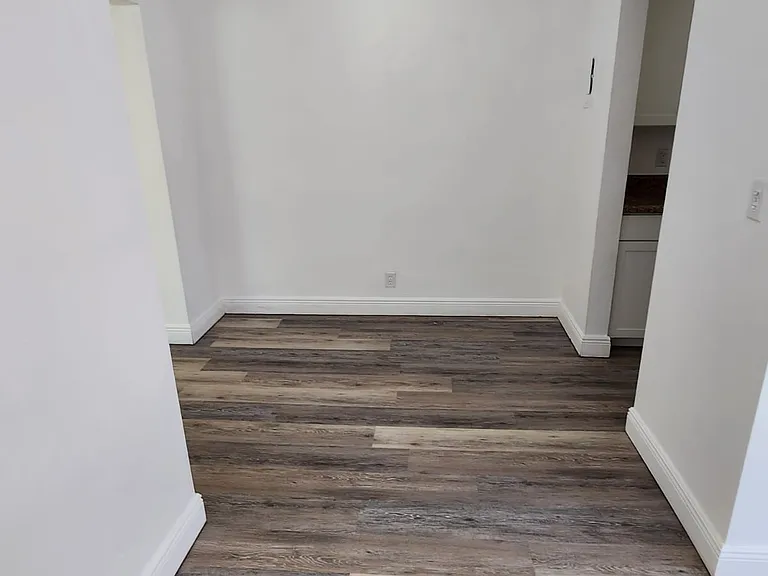 313 SE 10th Ave #3 — Photo 8