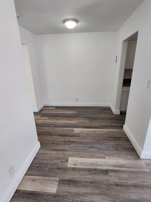 313 SE 10th Ave APT 3, photo 8