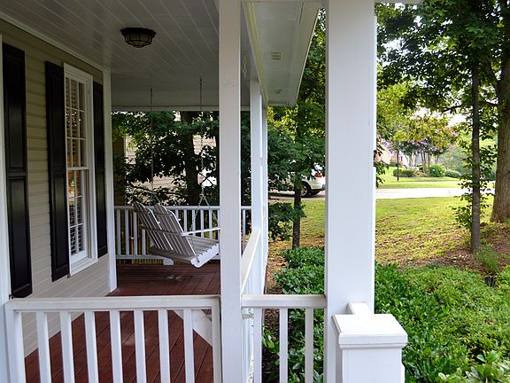 5th image of 2109 Laurel Hill Dr