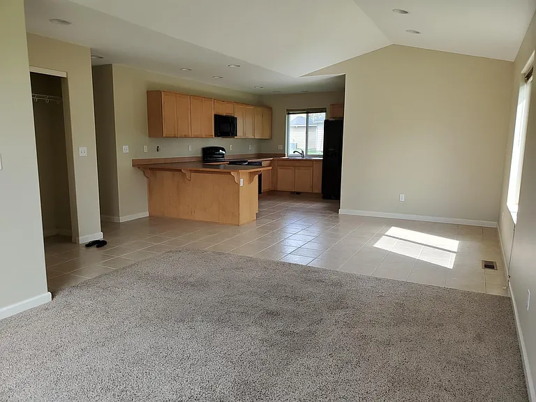 2304 N Ridgeview Ln — Photo 3