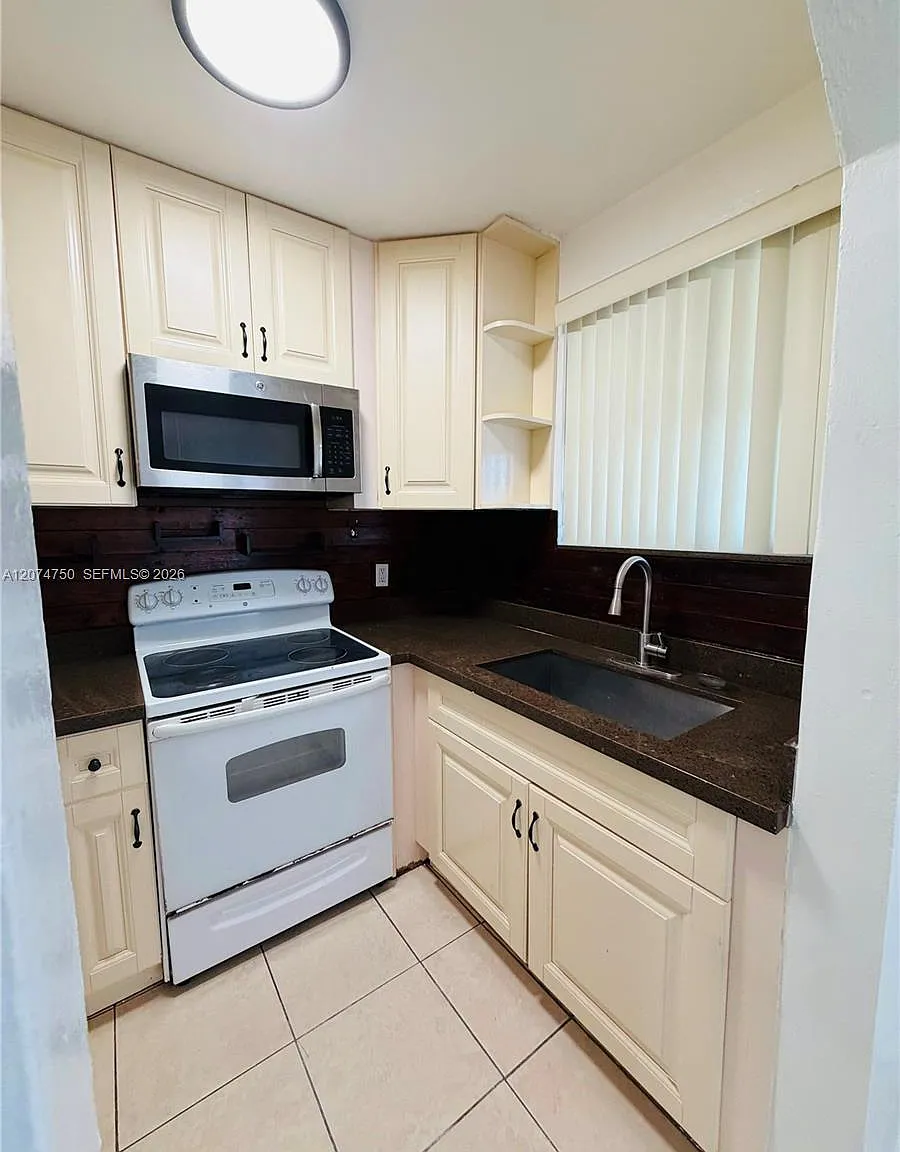 Golfview Apts Co-Op — Photo 3
