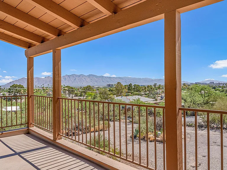 311 N Hillside Dr — Photo 15