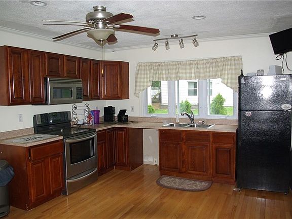 4th image of 39A Brandeis Ave