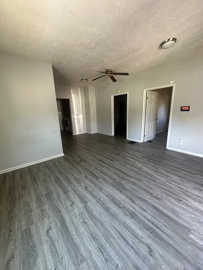 2 bed, 1.0 bath, $1,100 — Photo 2