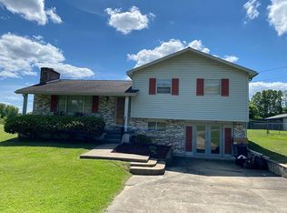 115 E Wilson St, Oak Hill, WV 25901