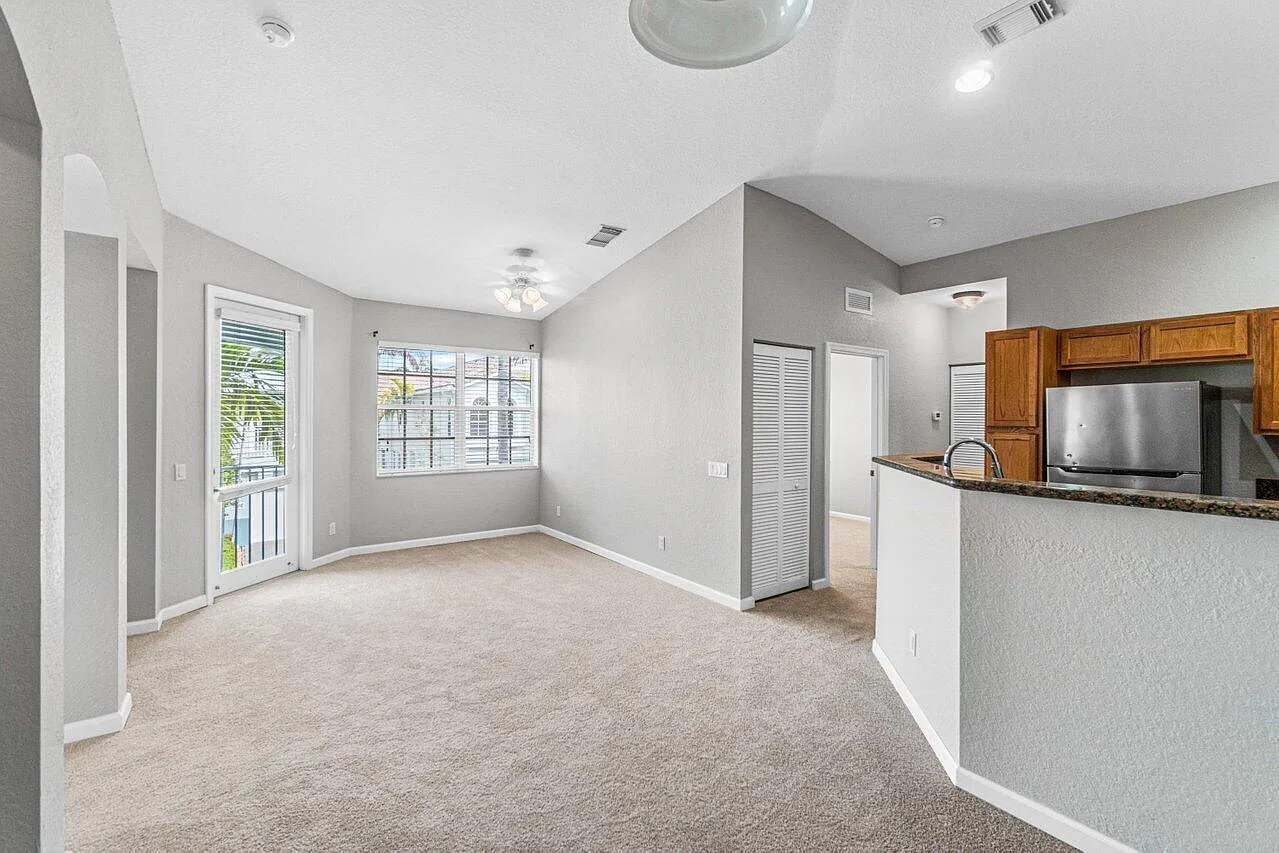 2 bed, 2.0 bath, 1022 sqft, $2,300 — Photo 2