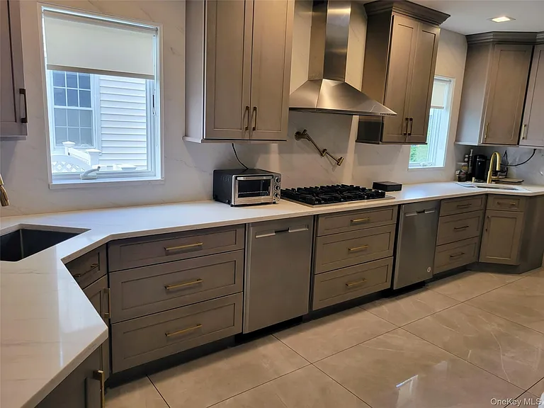 301 Linwood Ave — Photo 7