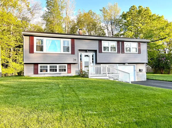 23 Spruce Lane, Gorham, ME 04038