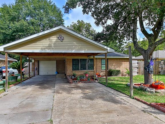 3rd image of 2325 Estate Dr