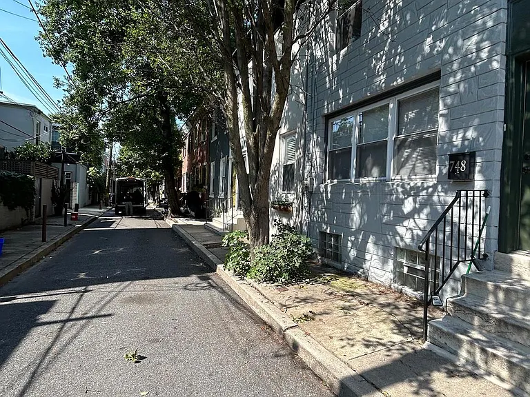 748 S Harshaw St — Photo 2