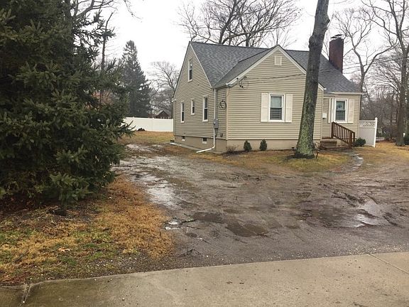 2nd image of 25 Gatelot Ave