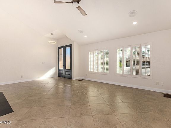 4th image of 834 N OAK Court