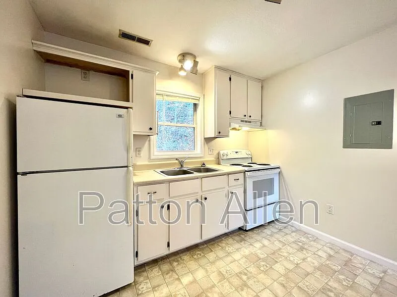 2 bed, 1.5 bath, 650 sqft, $1,350 — Photo 3