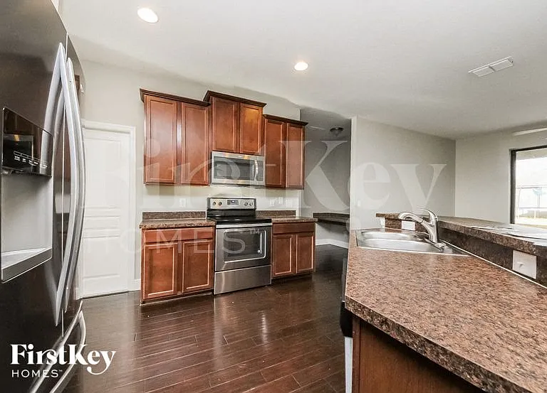 4705 Blackthorn Cir — Photo 4