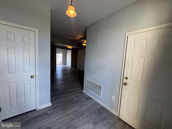 3rd image of 128 Springfield Cir