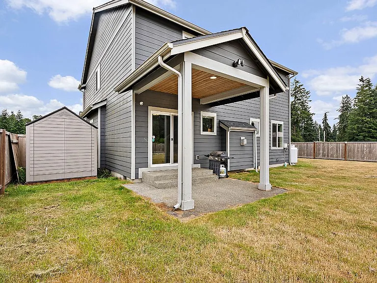 702 Hubbard Rd SE — Photo 34