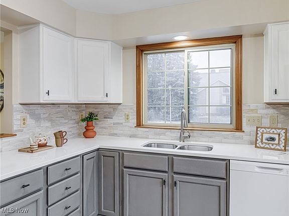 5th image of 572 Cynthia Ln #17
