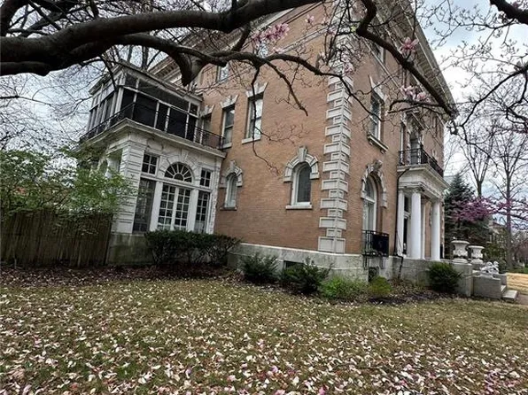 32 Washington Ter, Saint Louis, MO 63112