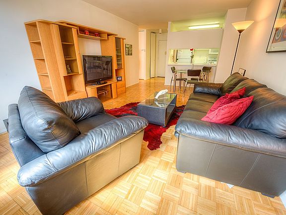 2nd image of 1 Irving Pl APT V9d