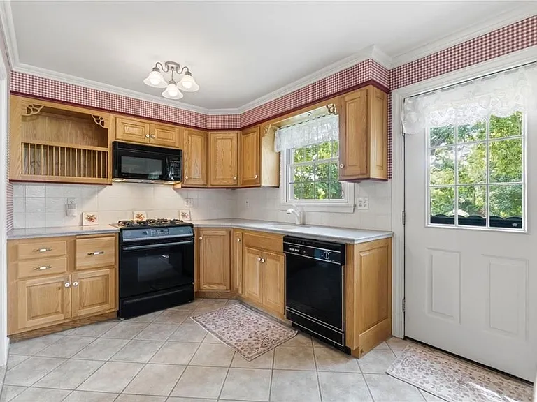 131 Taylor Rd — Photo 7