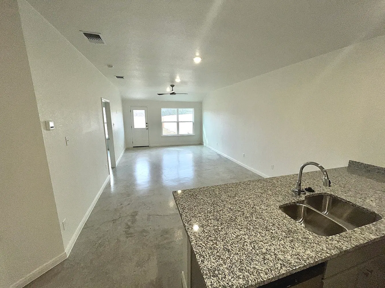 3 bed, 1175 sqft, $1,450 — Photo 3