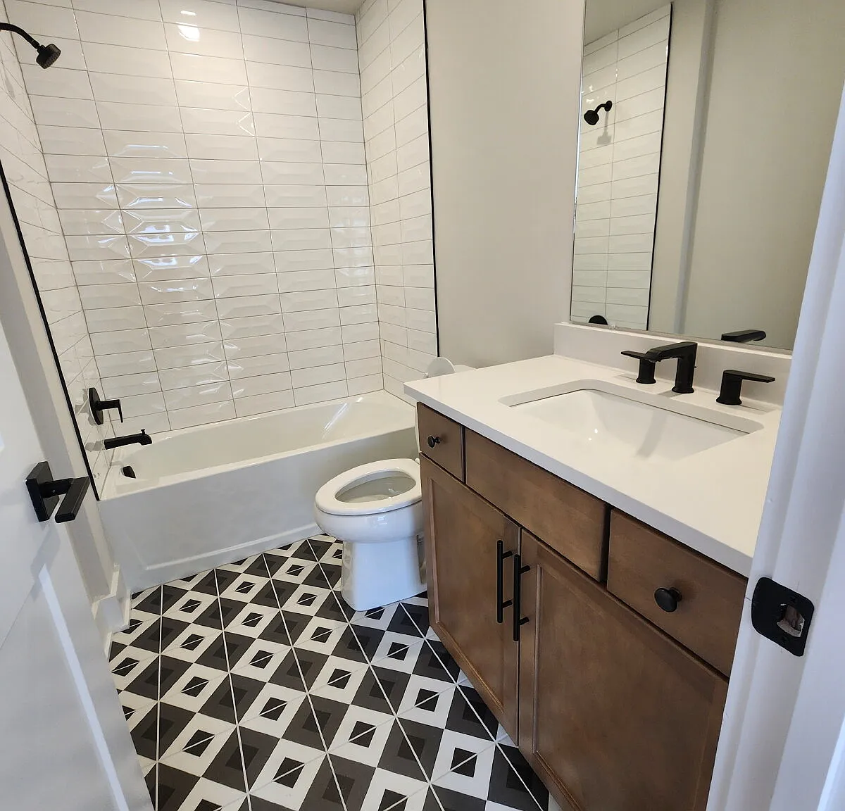 4 bed, 4.0 bath, 2092 sqft, $3,500 — Photo 4