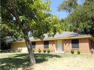 420 Arcadia St, Hurst, TX 76053