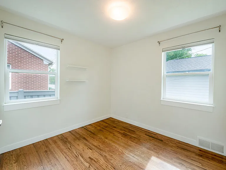 2880 S 1400 E — Photo 11