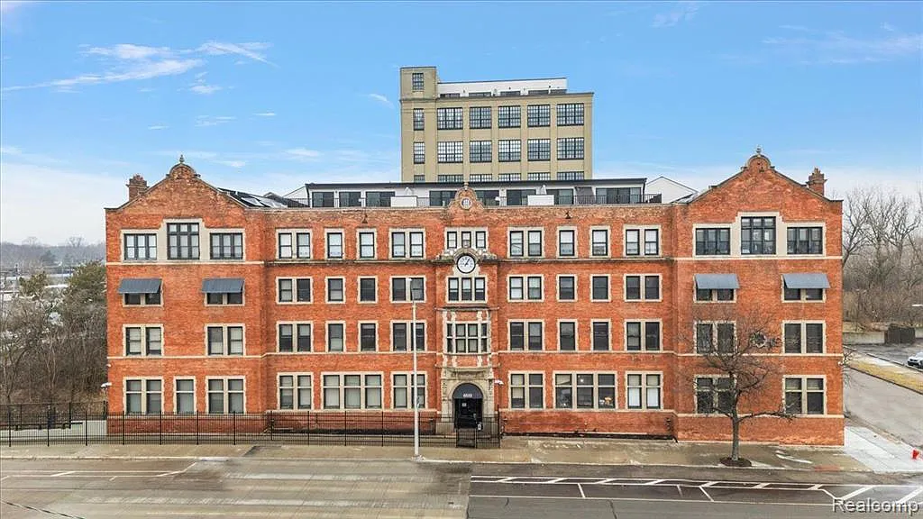 Building Photo - 6533 E Jefferson Ave #329
