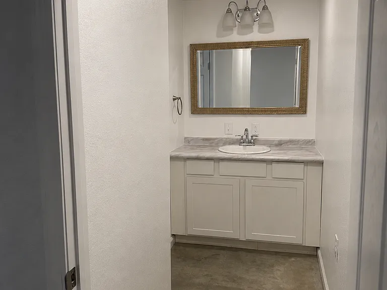 719 Hopkins St — Photo 21