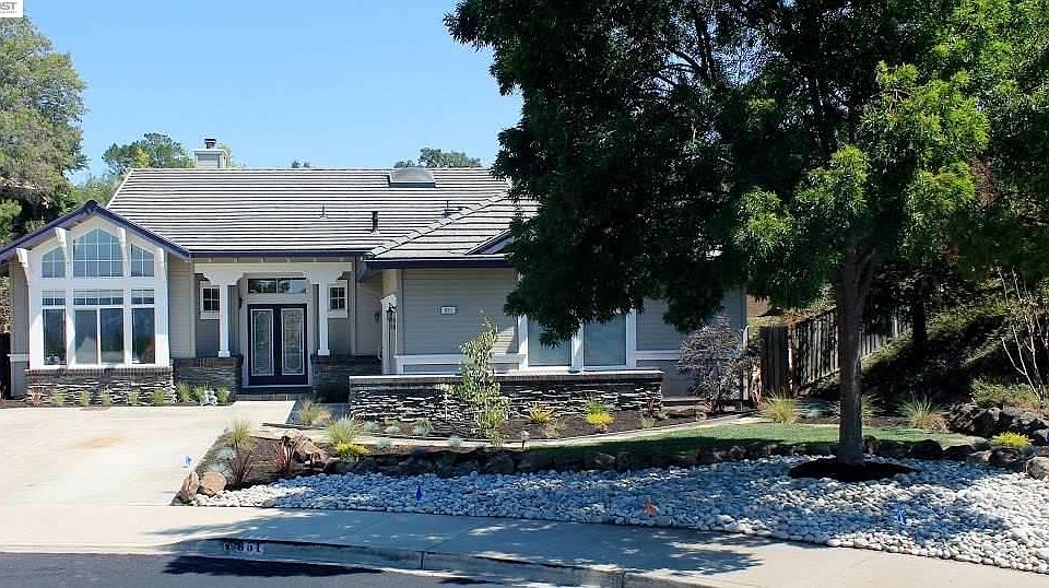 1st image of 851 Genevieve Pl