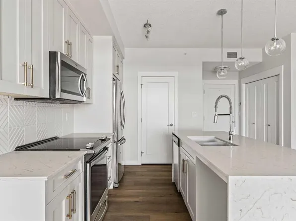 300 SW Auburn Meadows Cmn SE #407, Calgary, AB T3M 3E7