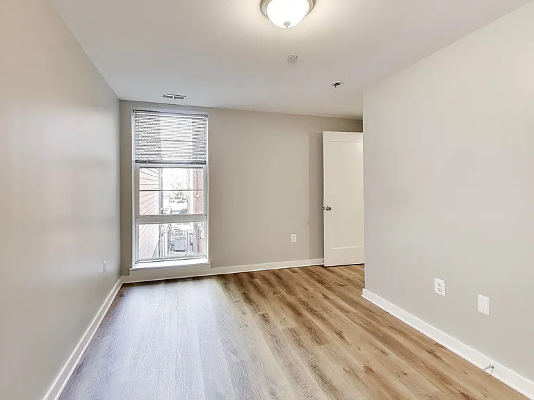 622-624 Girard St NE — Photo 51