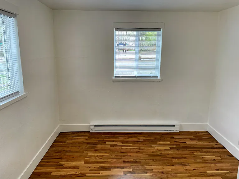 323 N Spruce St — Photo 3
