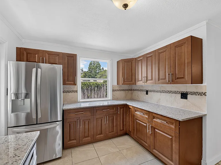 1005 E Flora St — Photo 43