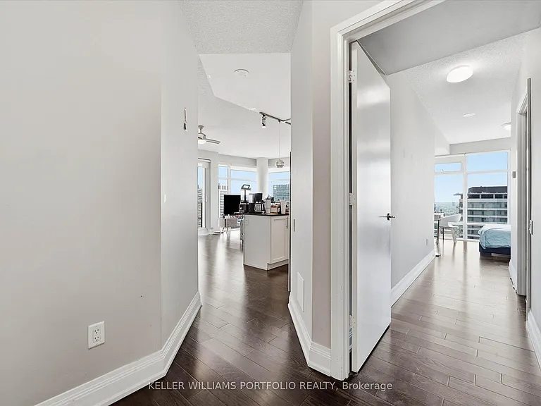 2191 Yonge St #4111 — Photo 3