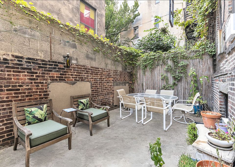 1st image of 406 W 48th St #1RF