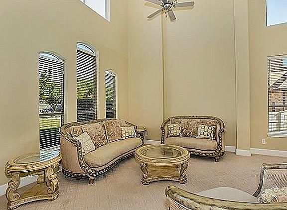 3rd image of 1004 Longmeadow Ln