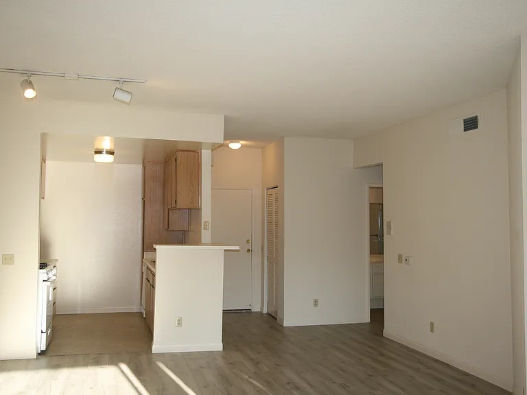 3637 Clarington Ave #112 — Photo 23