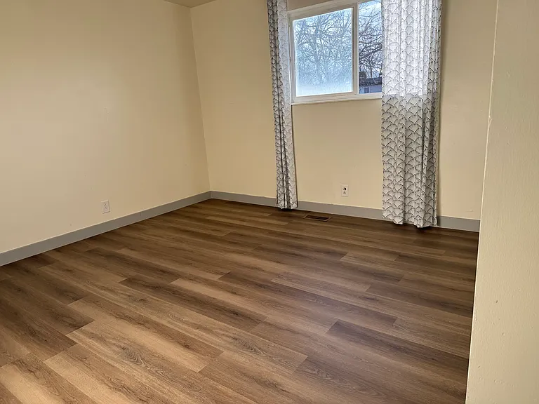 3221 S 4100 W — Photo 8
