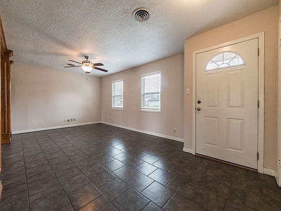 4th image of 680 Enfield Ln