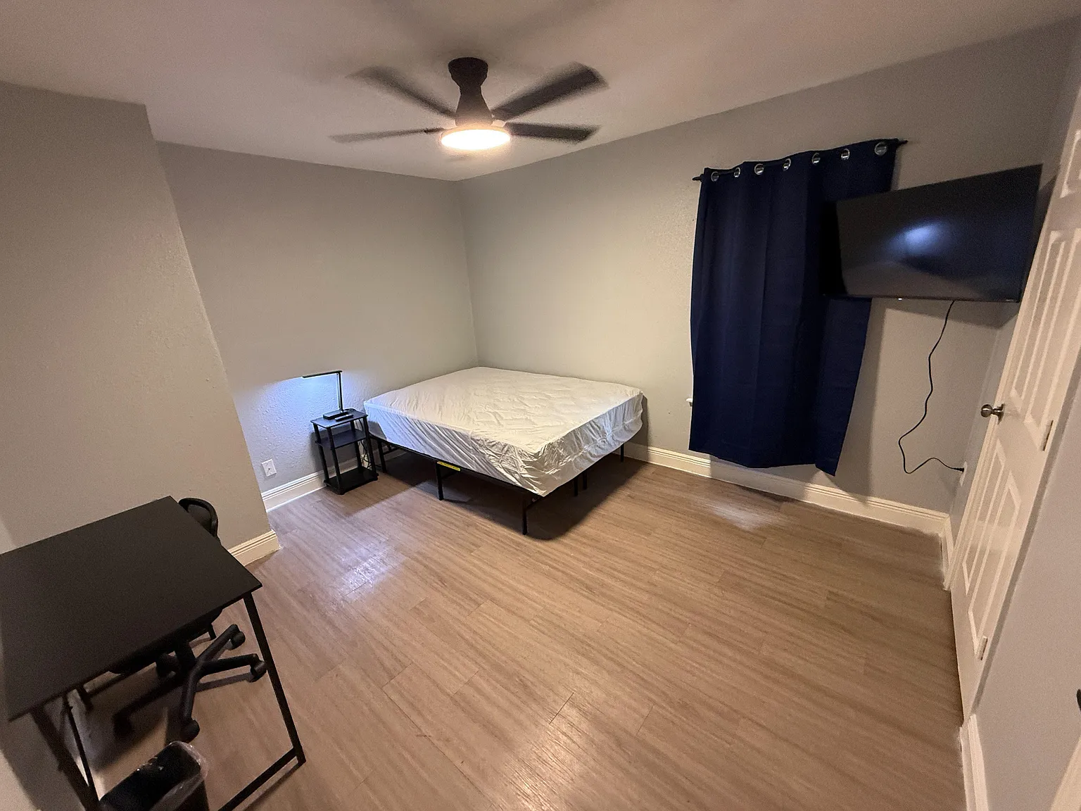 4 bed, 4.0 bath, 1975 sqft, $819 — Photo 2