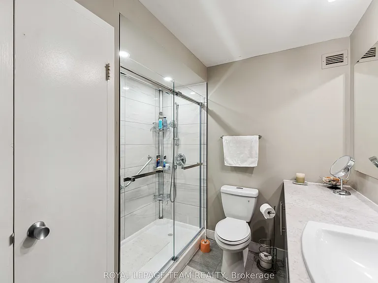 2951 Riverside Dr #306 — Photo 19