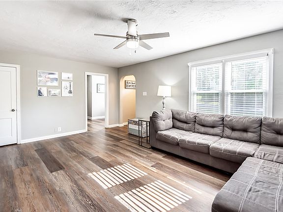 5th image of 403 Keever St