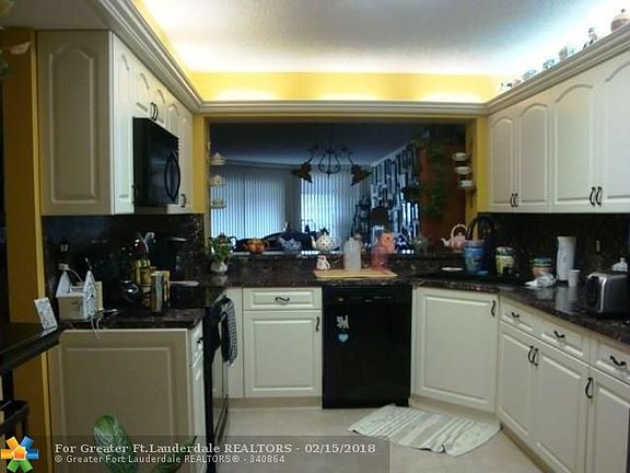 3rd image of 7444 Fairfax Dr #202
