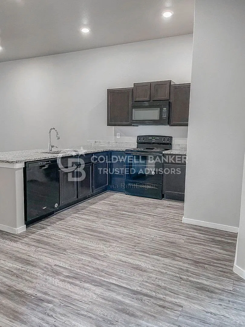 3 bed, 2.0 bath, 1187 sqft, $1,175 — Photo 4