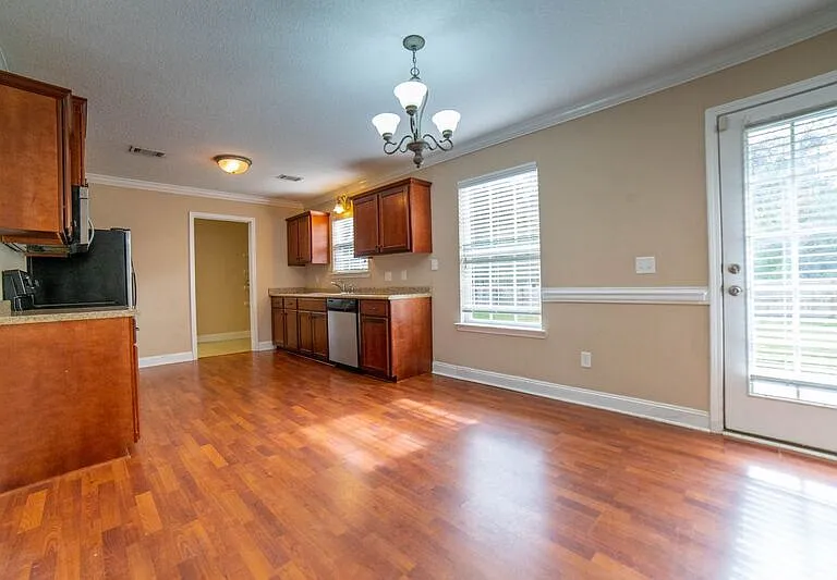 211 Augusta Way — Photo 15